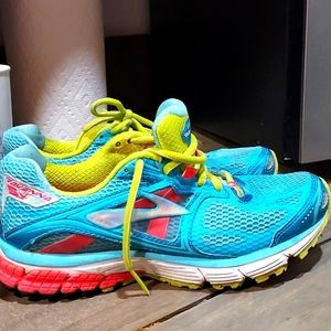 Brooks Ravenna 5 Bluefish & Fiery Coral Women Shoe